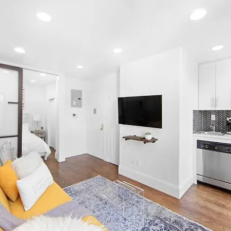 69-4B Modern Lower East Side 1Br Prime Location